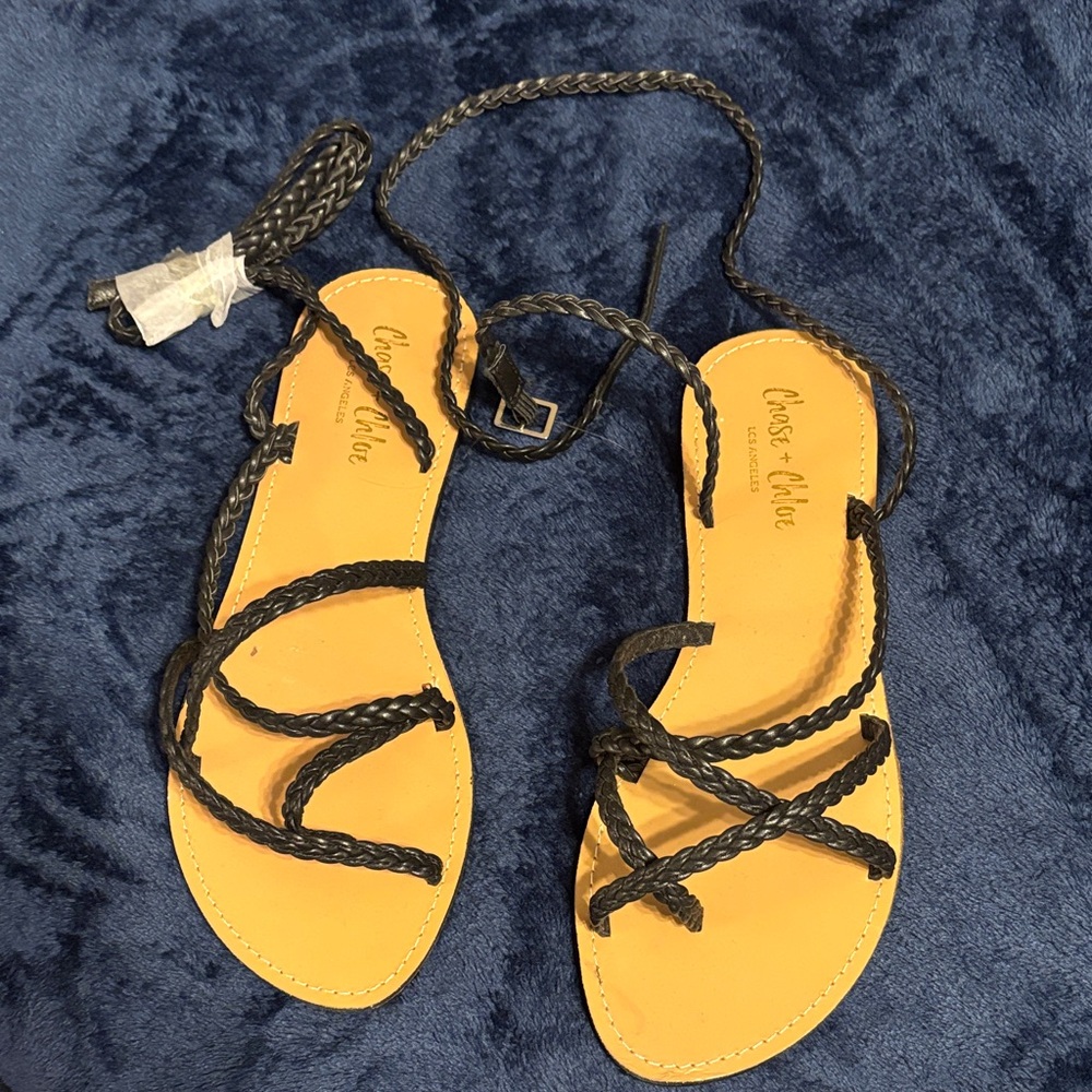 Chase & Chloe black strappy flat sandals size 10 NEW - Picture 1 of 3